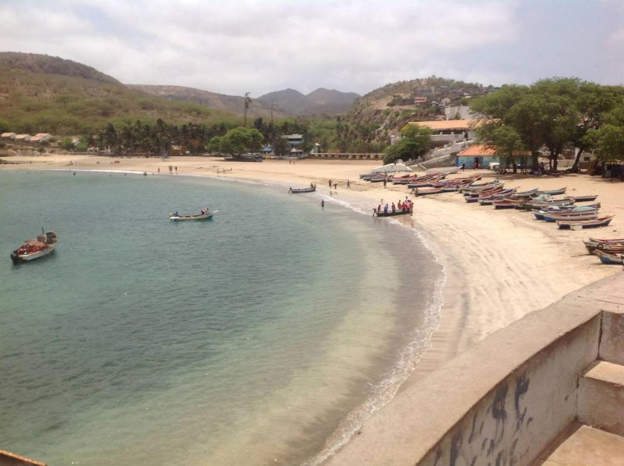 Casa Cabral : Big Apartment Next To The Beach Таррафал Экстерьер фото